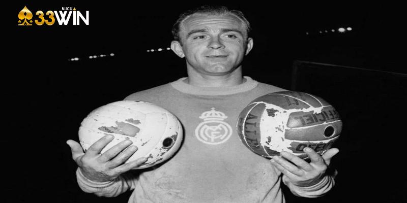 Alfredo Di Stefano là cựu huyền thoại bóng đá với nhiều thành tích nổi bật